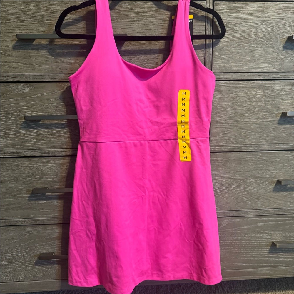 Athletic dress in Vibrant Pink
